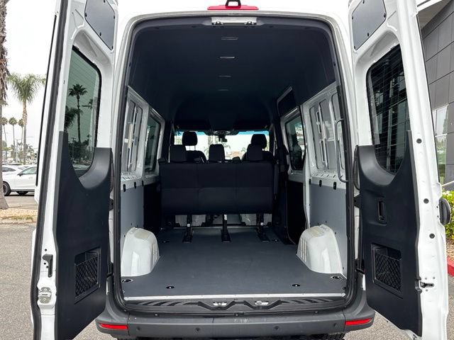 Used 2025 Mercedes-Benz Sprinter 2500 image 35
