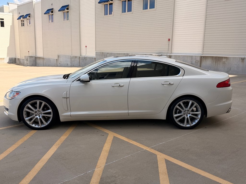 Used 2010 Jaguar XF Premium RWD image 6