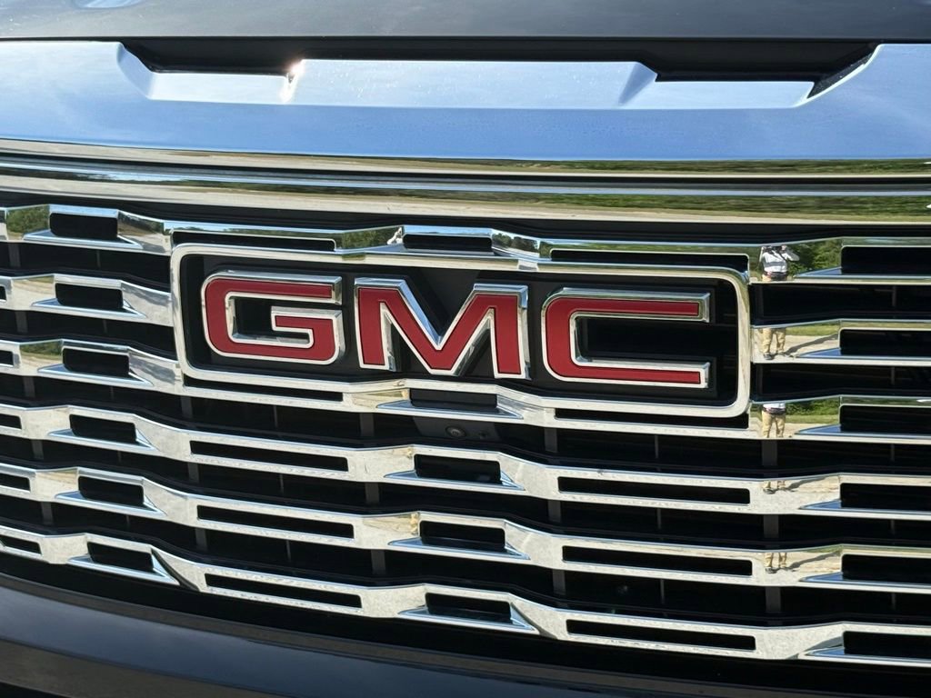 Used 2025 GMC Sierra 1500 Denali w/ Denali Reserve Package AWD/4WD image 11