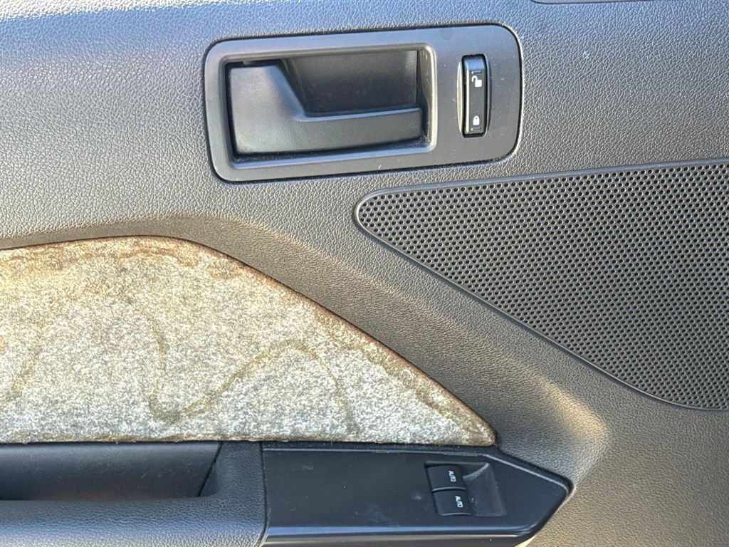 Used 2011 Ford Mustang Coupe w/ 101A Rapid Spec Order Code image 17