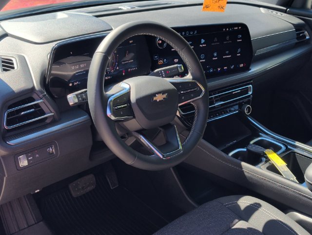 Used 2025 Chevrolet Traverse LT w/ Driver Confidence Package FWD image 13