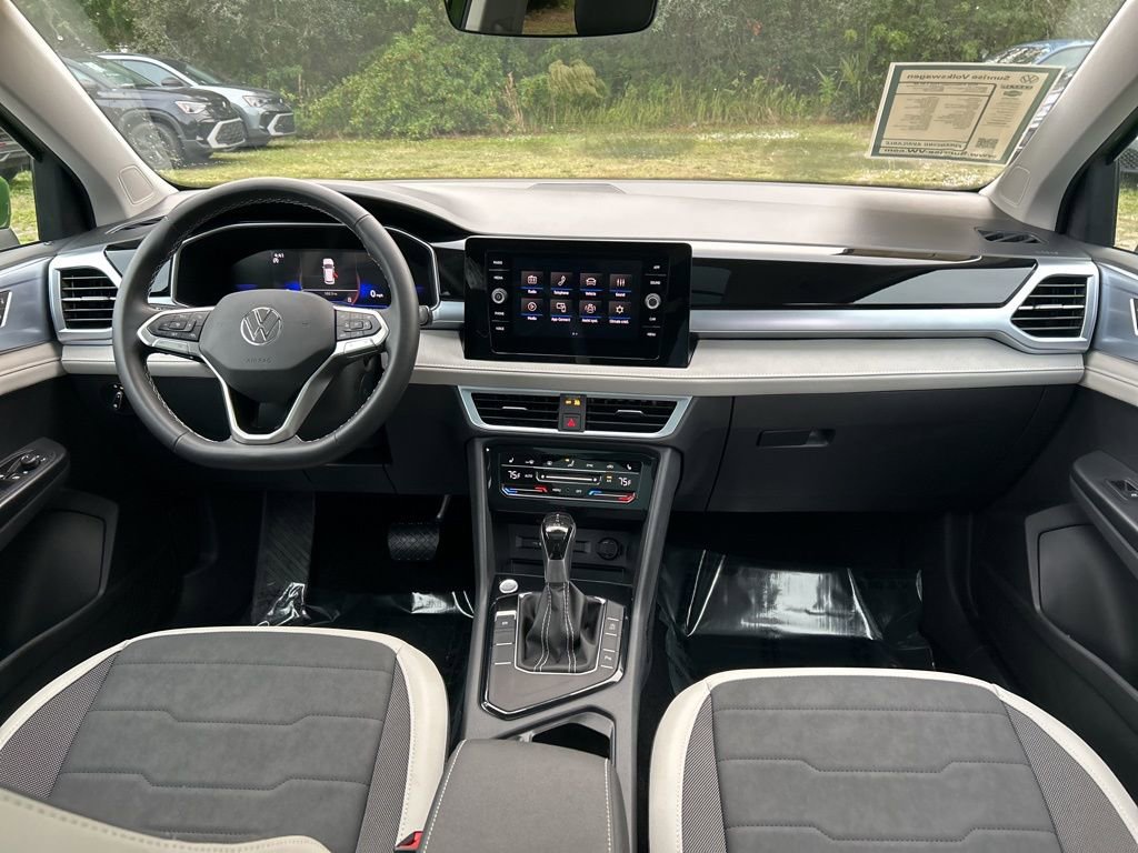Certified 2025 Volkswagen Taos SE w/ Panoramic Sunroof Package image 10