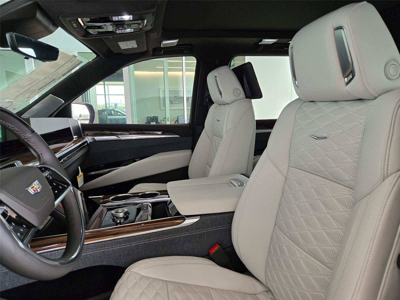 New 2026 Cadillac Escalade ESV Platinum Sport w/ LPO, Floor Liner Package AWD/4WD image 29