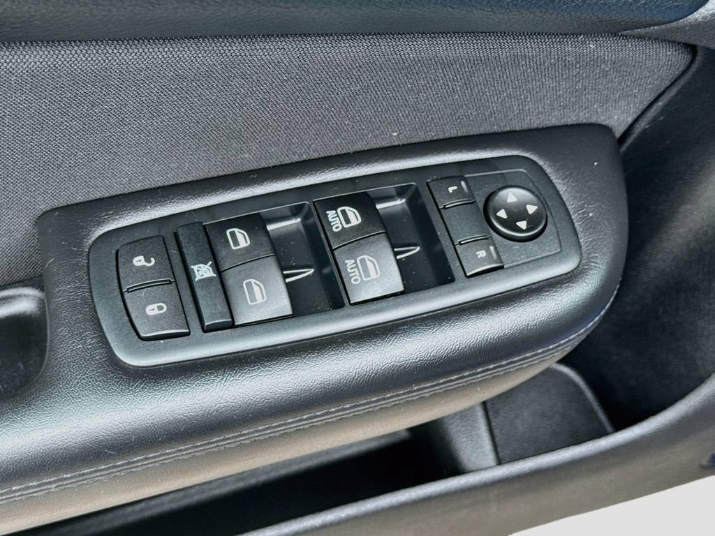 Used 2015 Chrysler 200 Limited w/ Convenience Group FWD image 16