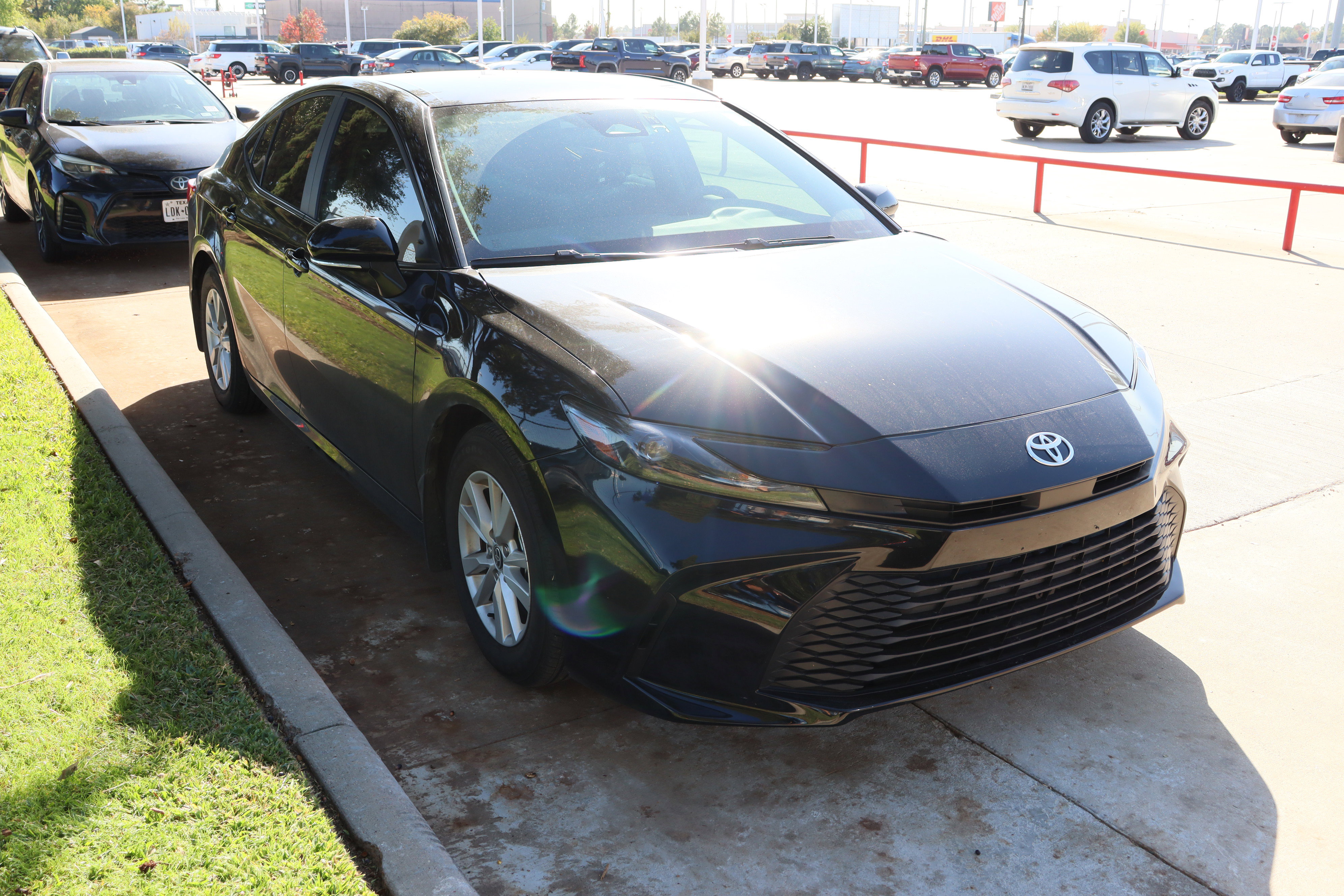 Used 2025 Toyota Camry LE image 2