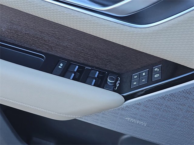 Used 2018 Land Rover Range Rover Velar S image 31