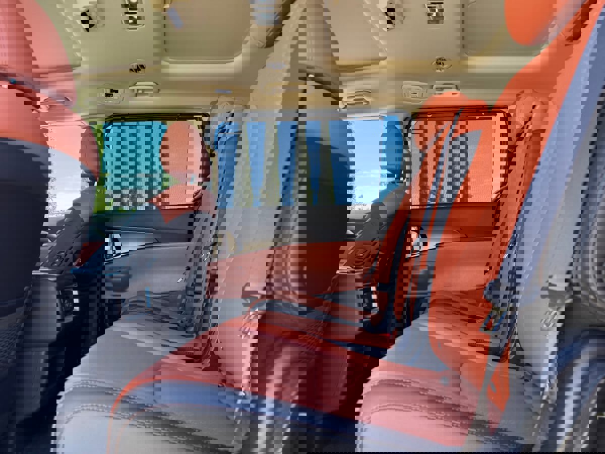 Used 2025 Kia Carnival SX Prestige image 18