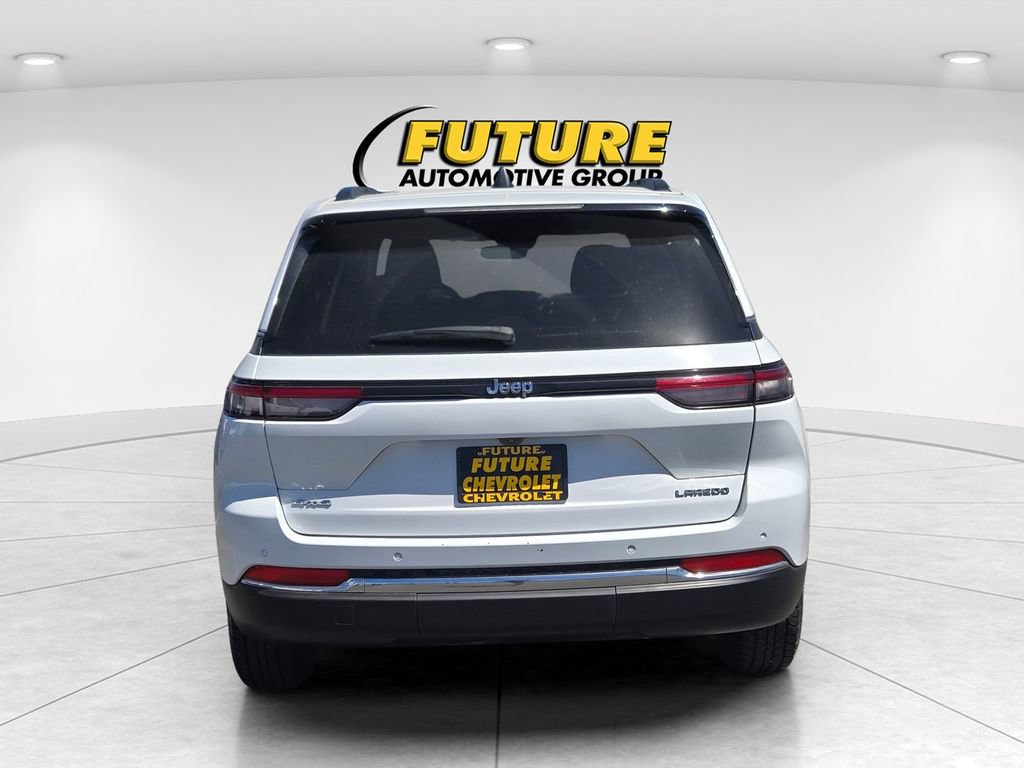 Used 2023 Jeep Grand Cherokee Laredo AWD/4WD image 5