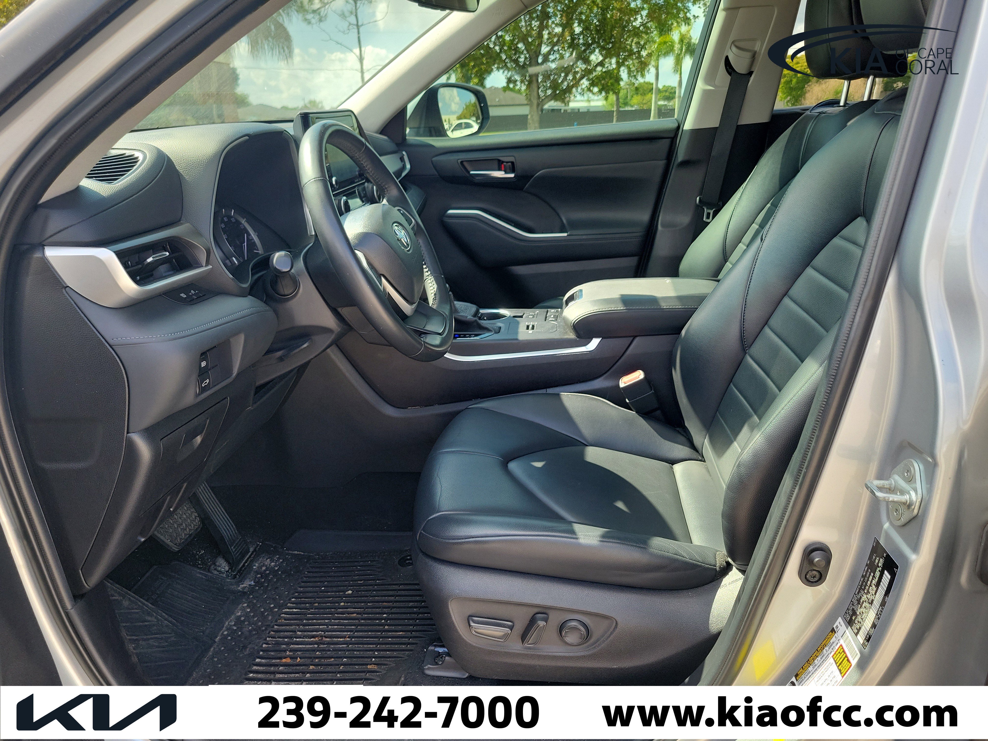 Used 2022 Toyota Highlander XLE FWD image 21