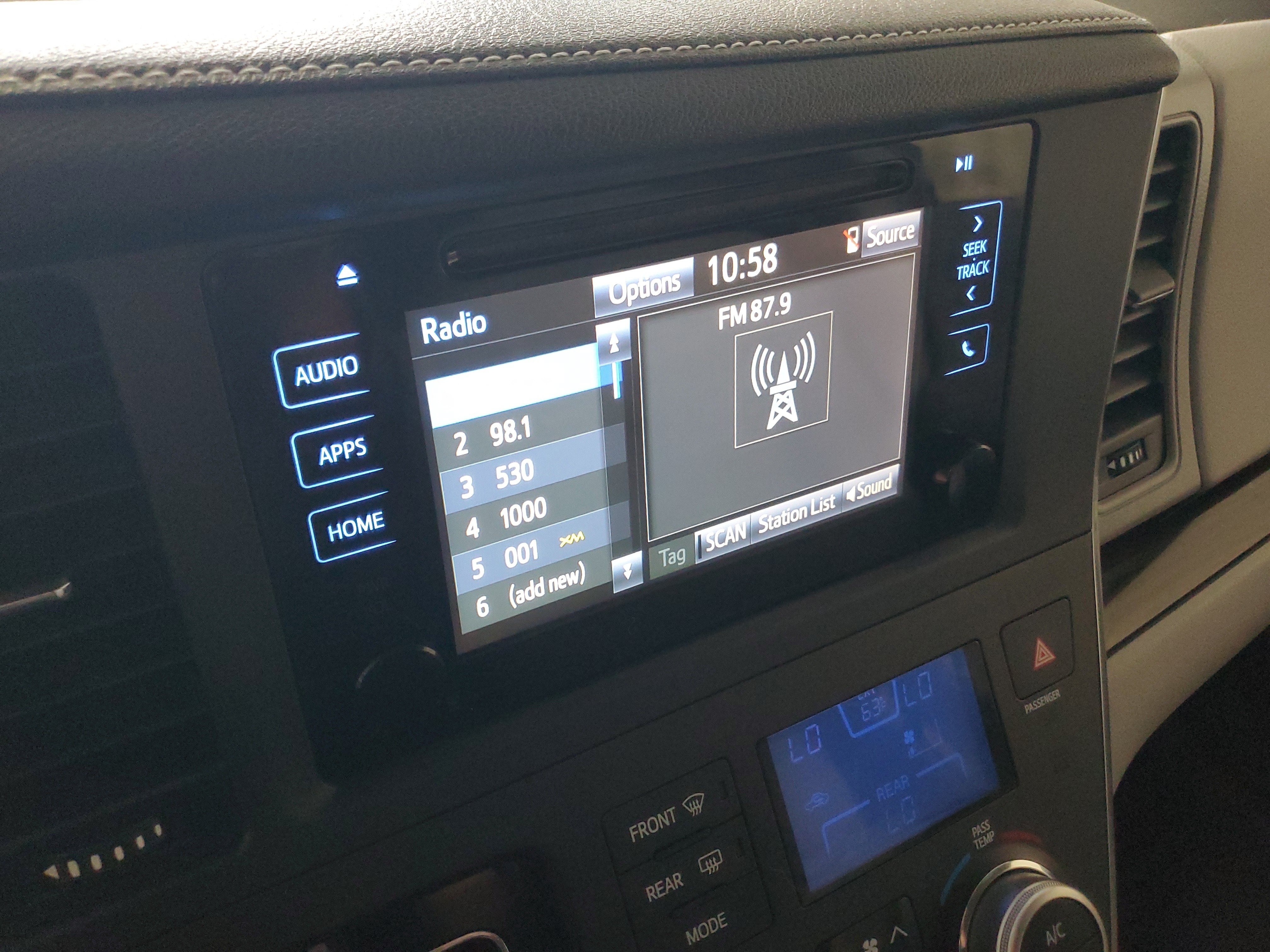 Used 2015 Toyota Sienna XLE FWD image 30