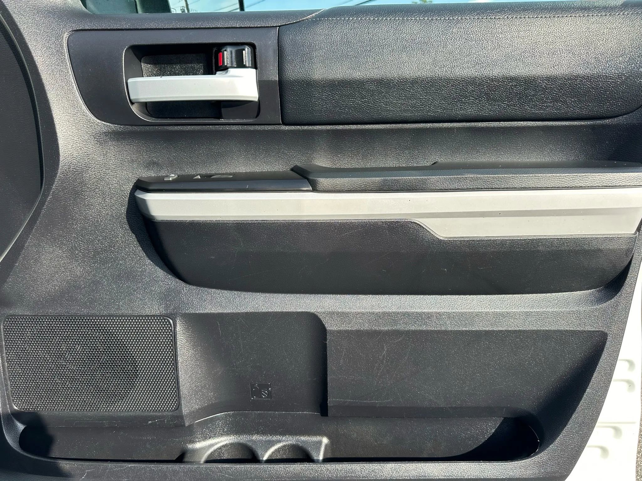 Used 2020 Toyota Tundra SR5 w/ SR5 Upgrade Package image 25