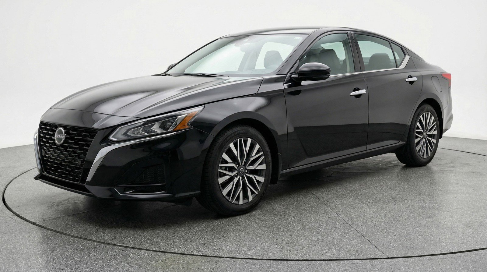 Used 2025 Nissan Altima 2.5 SV FWD image 3