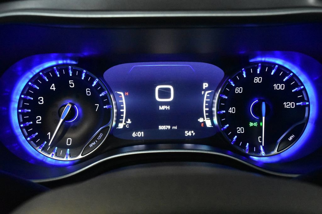 Used 2025 Chrysler Pacifica Select image 19