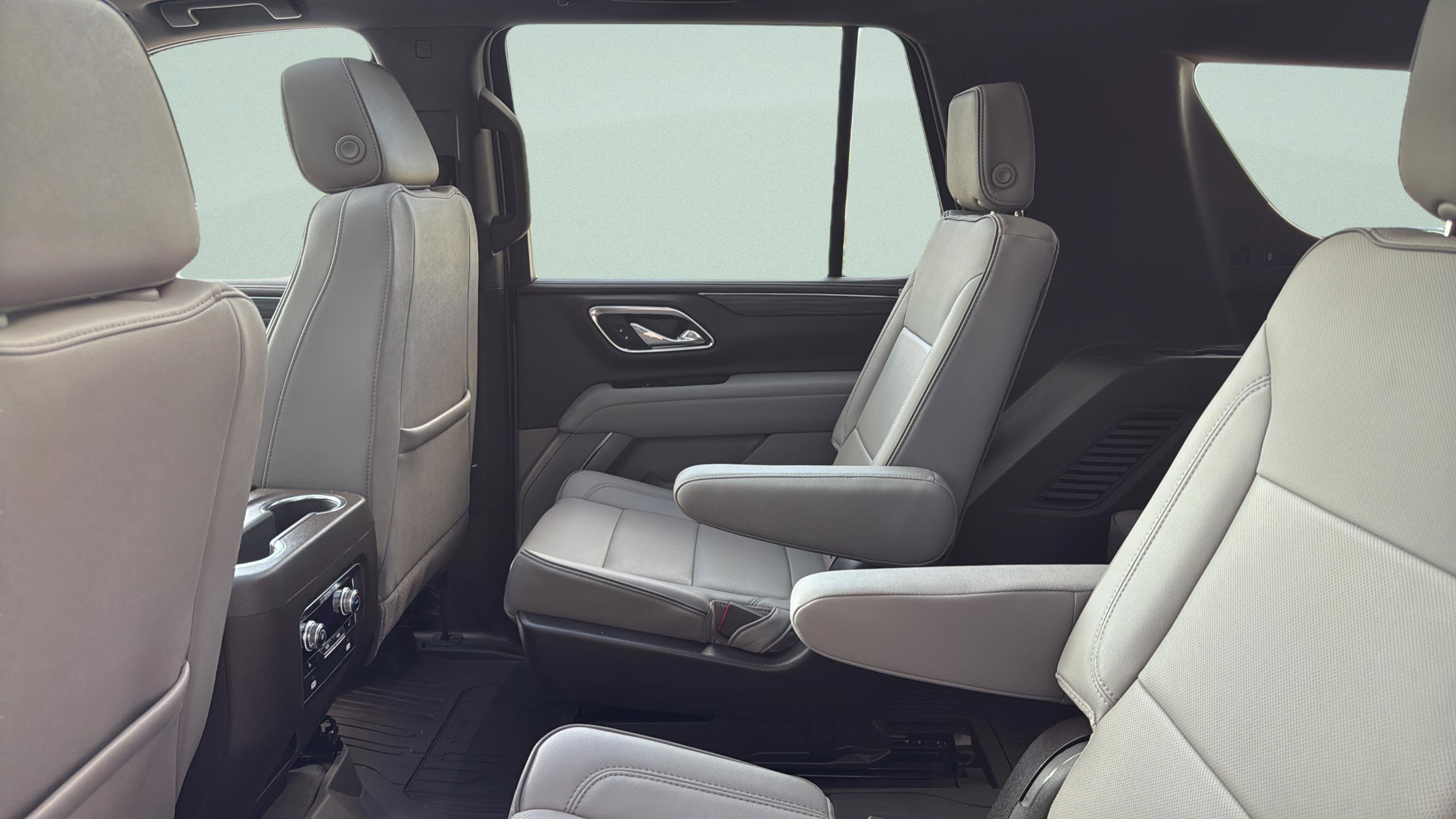 Used 2024 GMC Yukon SLT w/ SLT Premium Package RWD image 23
