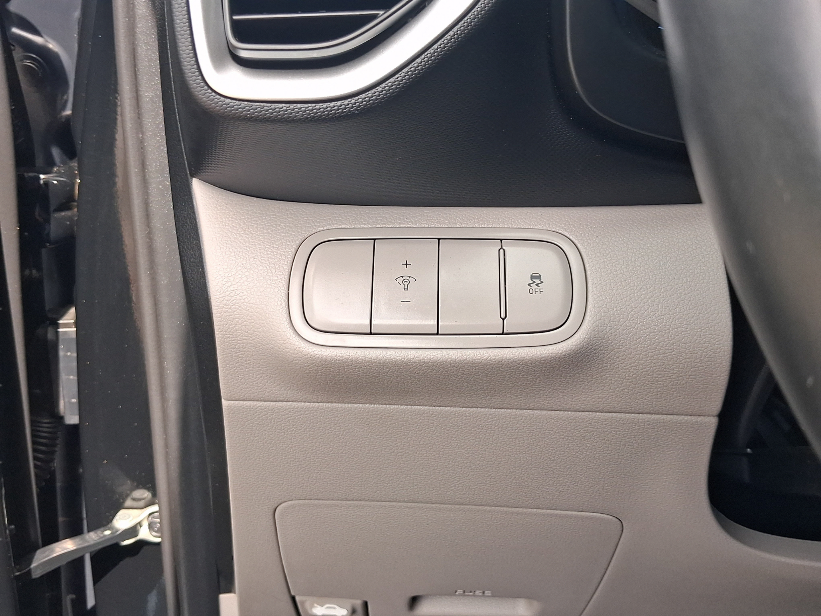 Used 2025 Hyundai Venue SEL FWD image 14