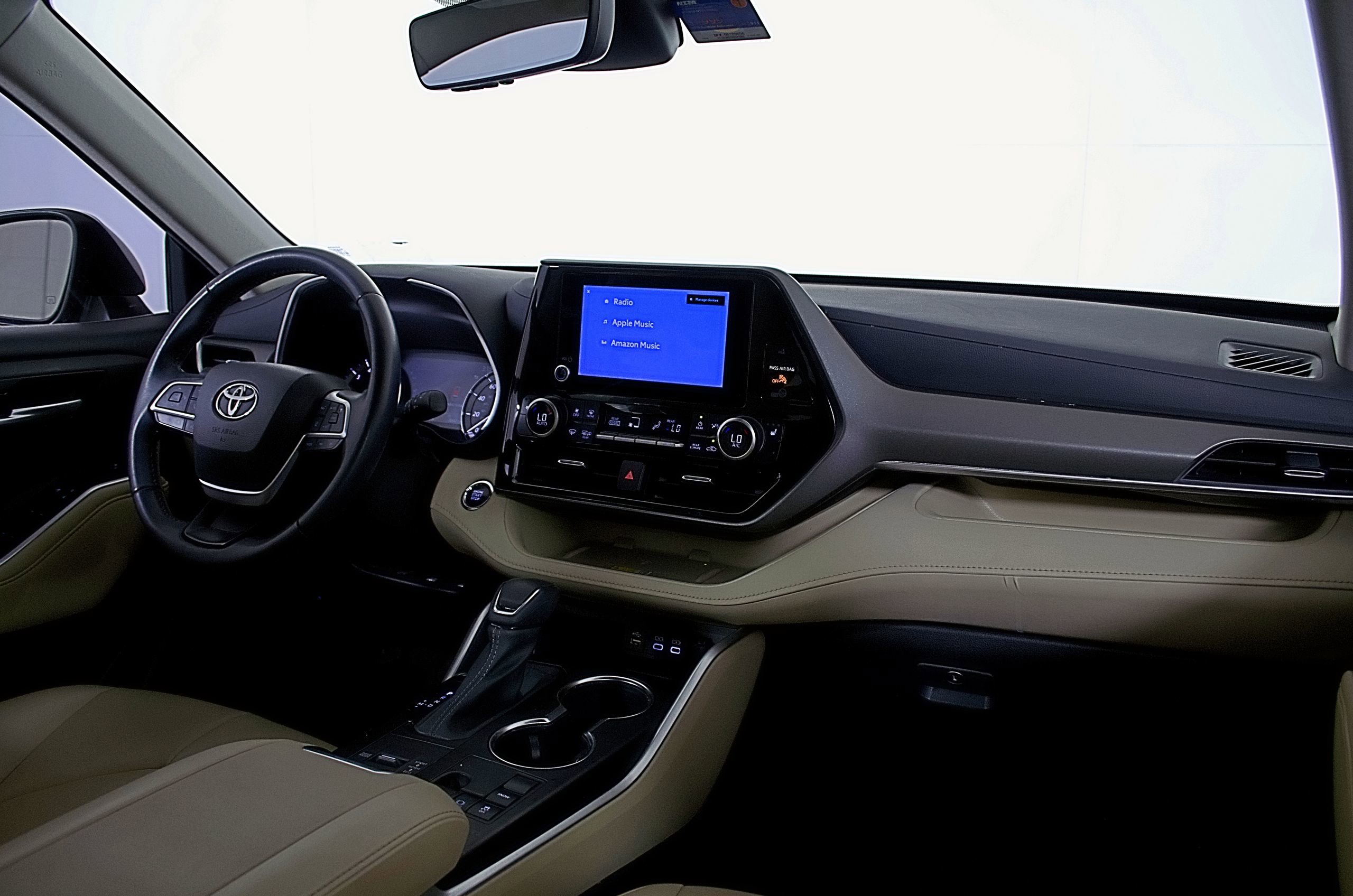 Used 2023 Toyota Highlander XLE image 15