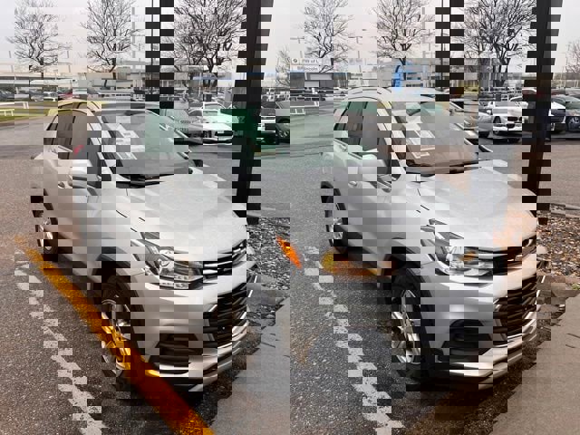 Used 2020 Chevrolet Trax LT w/ Sun & Sound Package image 1