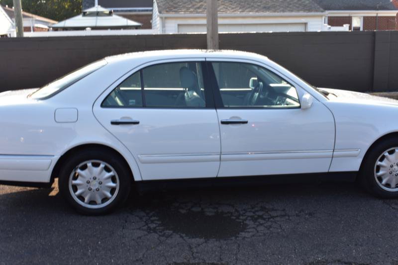 Used 1999 Mercedes-Benz E 320 Sedan image 17