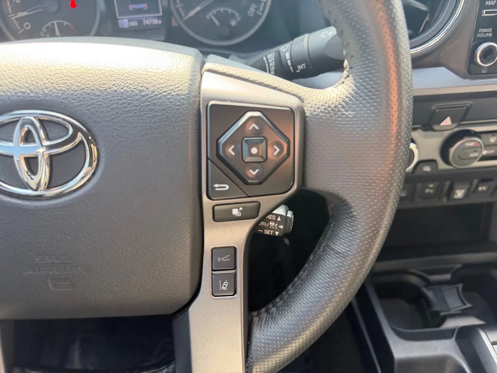 Used 2023 Toyota Tacoma TRD Off-Road w/ Technology Package AWD/4WD image 21
