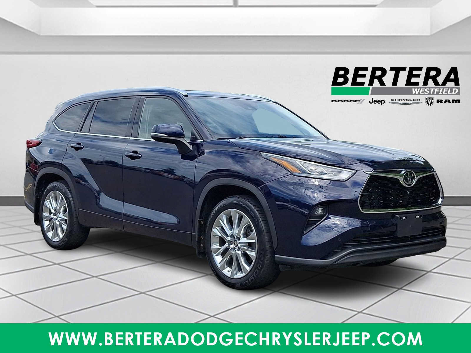 Used 2021 Toyota Highlander Limited AWD/4WD image 1