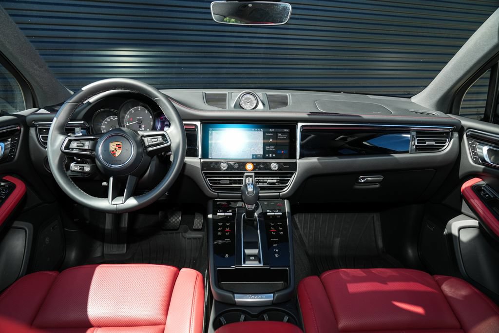 Certified 2026 Porsche Macan AWD/4WD image 28