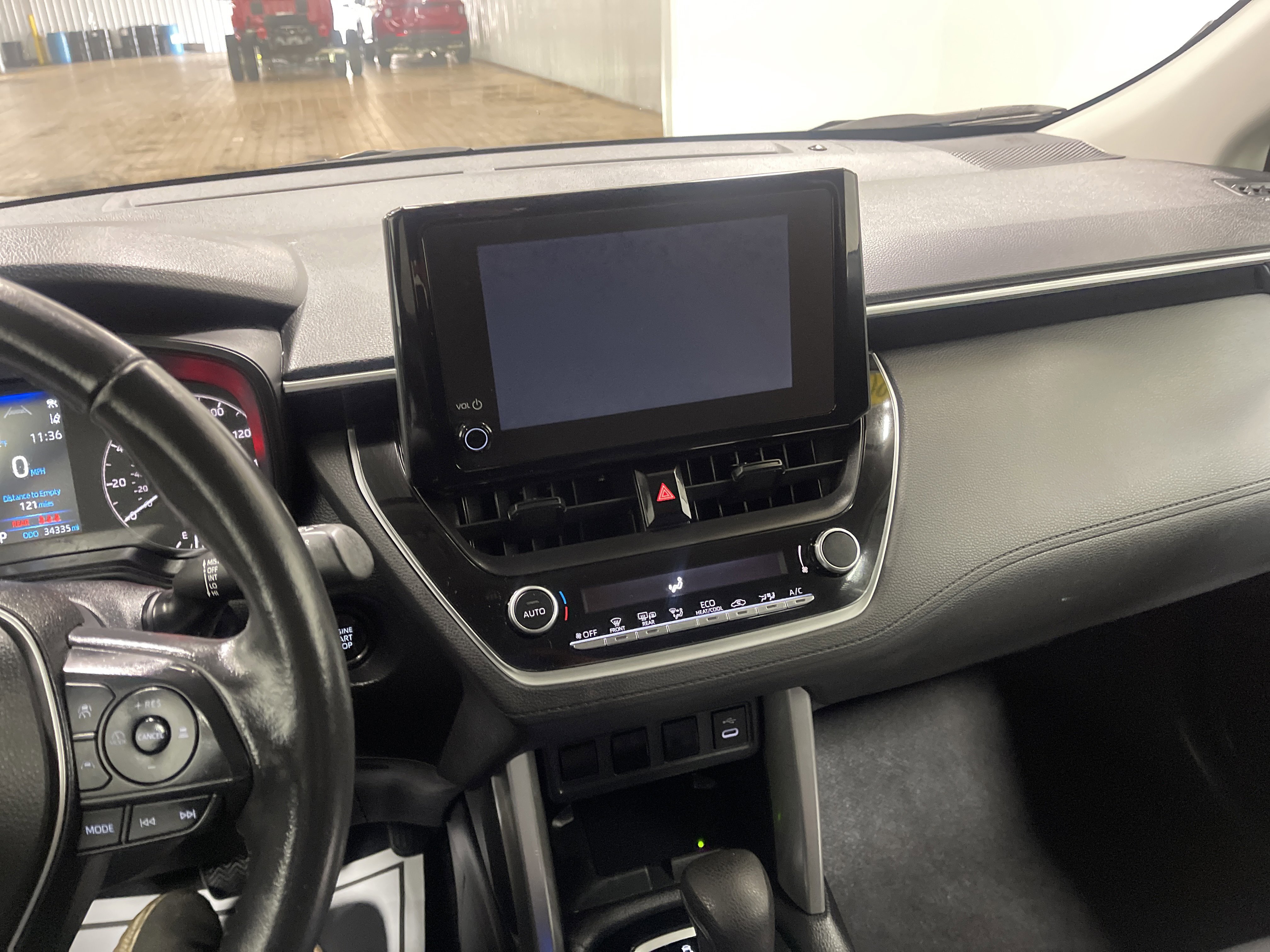 Used 2024 Toyota Corolla Cross LE image 29