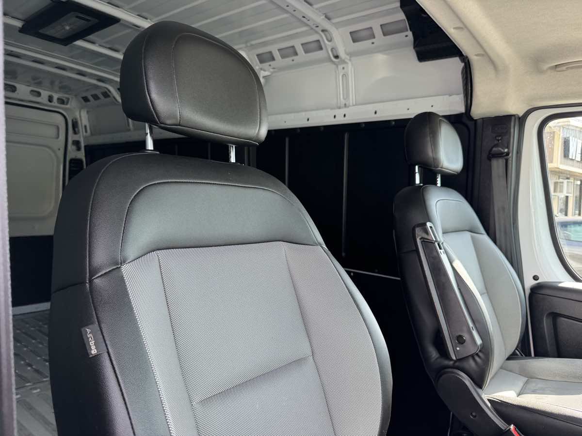 Used 2025 RAM ProMaster 2500 w/ Convenience Group FWD image 15