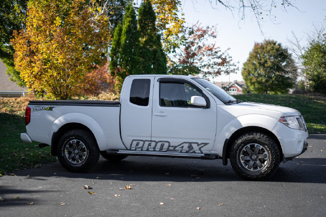 Used 2014 Nissan Frontier PRO-4X w/ Pro-4x Graphics Package AWD/4WD image 4