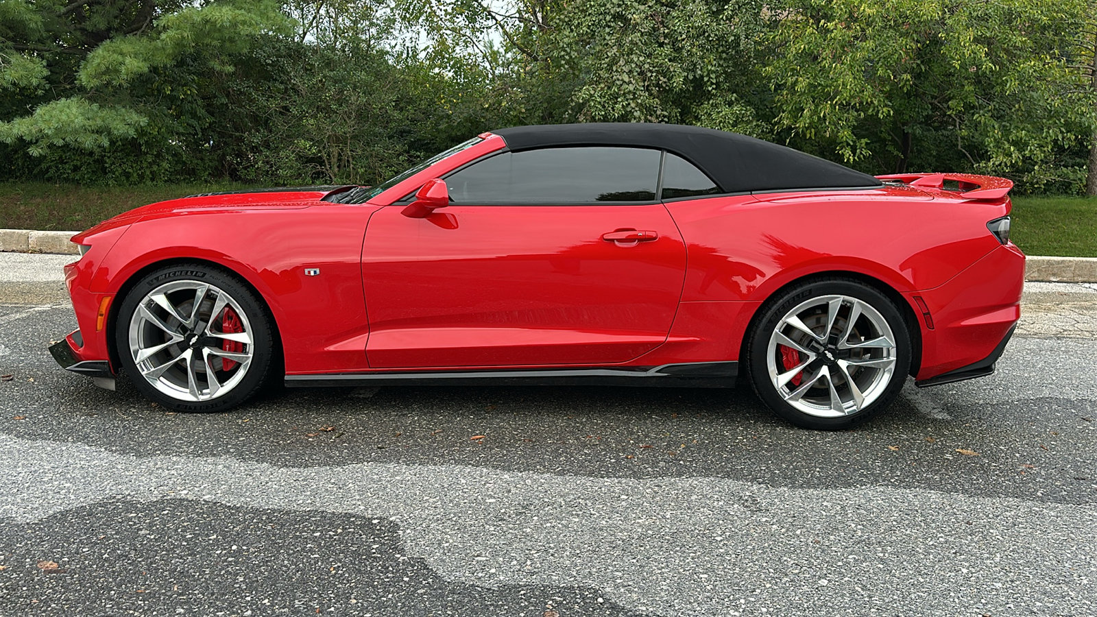 Used 2020 Chevrolet Camaro SS RWD image 30