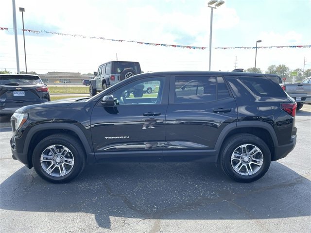 Used 2025 GMC Terrain Elevation image 2