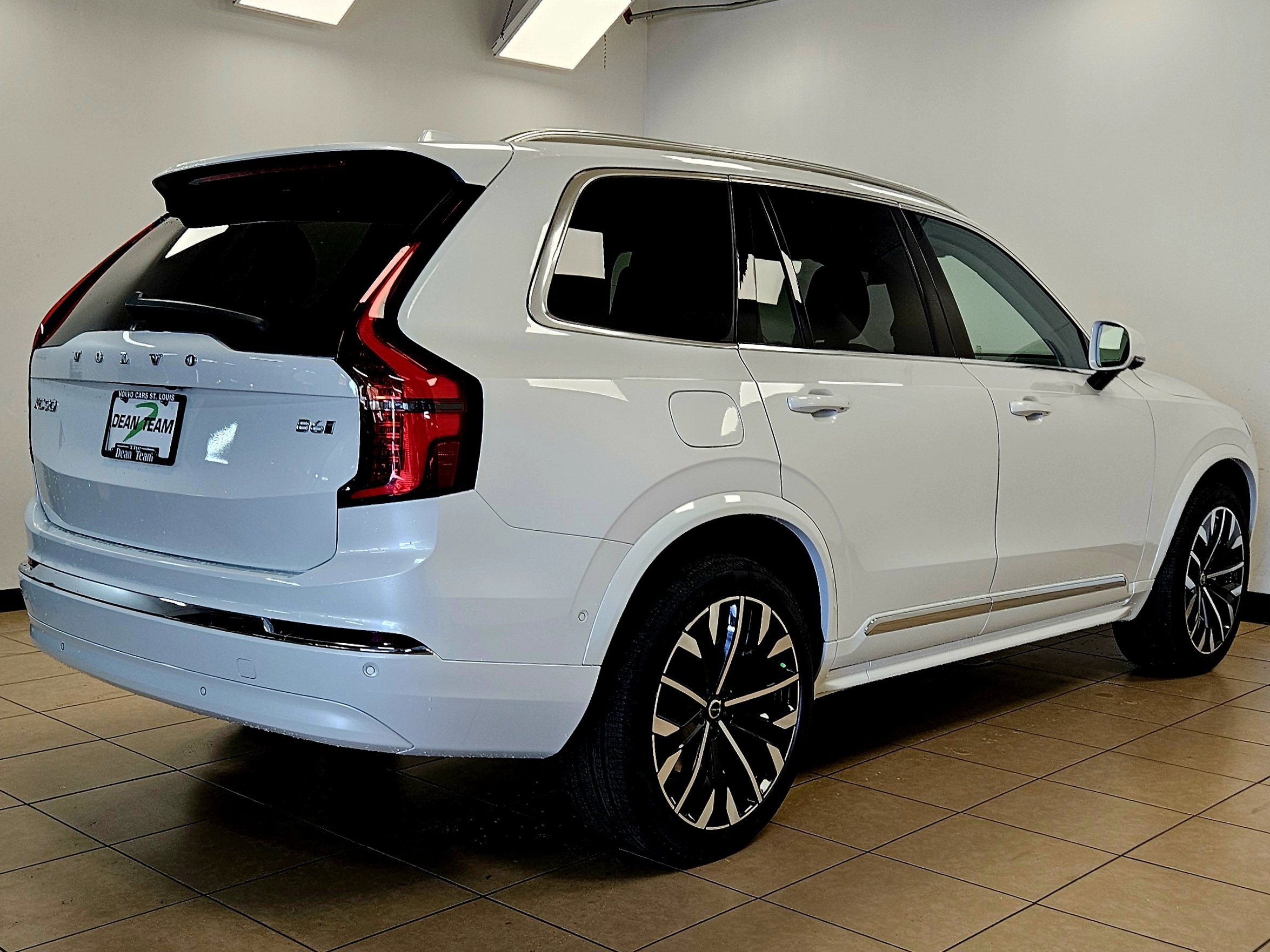 New 2026 Volvo XC90 B6 Plus w/ Protection Package image 5