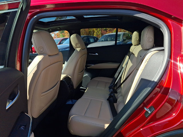 Used 2024 Cadillac XT4 Luxury w/ Cold Weather Package AWD/4WD image 14