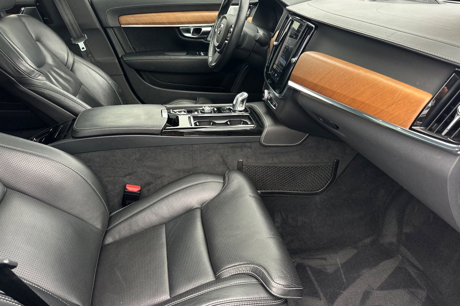 Used 2018 Volvo S90 T8 Inscription w/ Convenience Package image 15