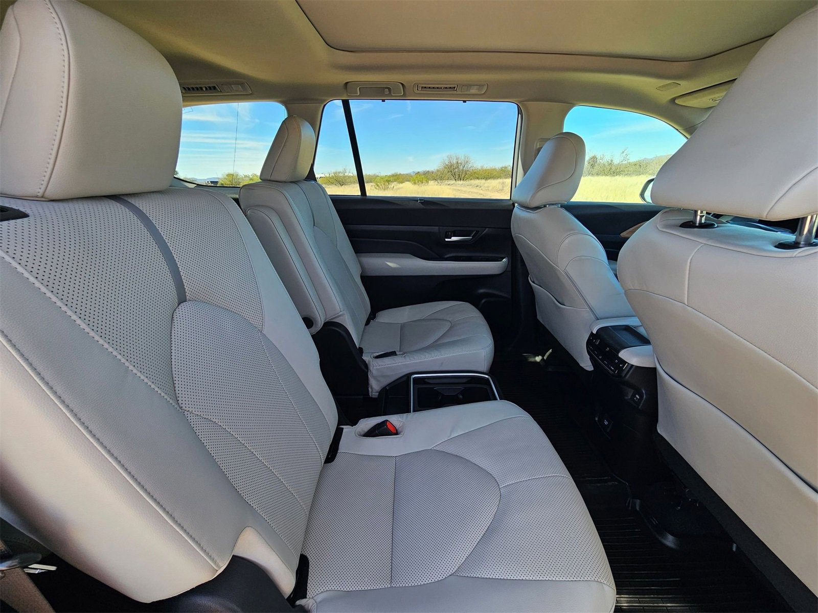 Used 2024 Toyota Grand Highlander Platinum image 23