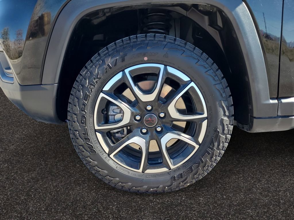 Used 2025 Jeep Compass Trailhawk image 14