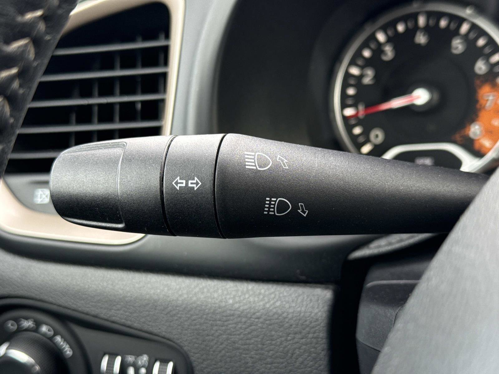 Used 2017 Jeep Renegade Limited image 10