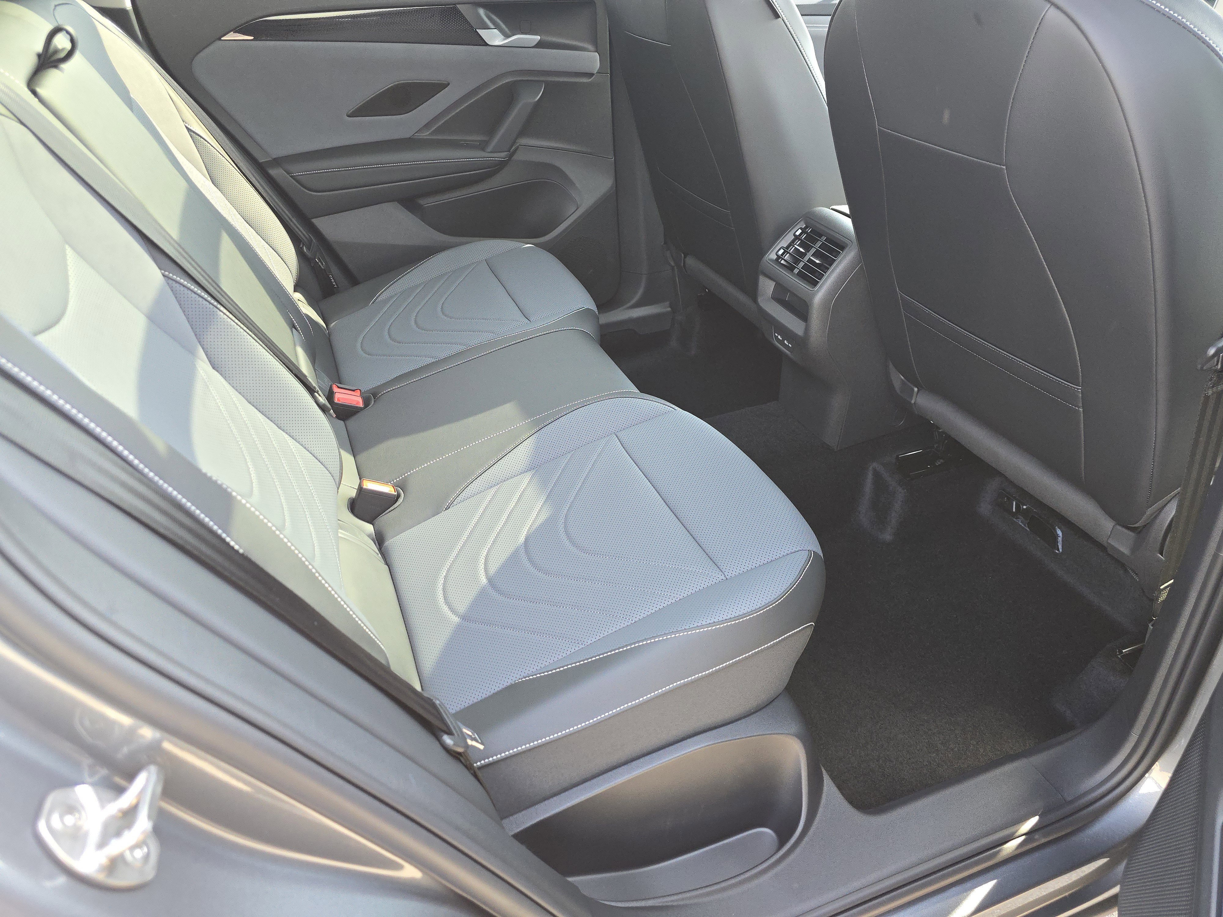 New 2026 Volkswagen Tiguan SE image 17