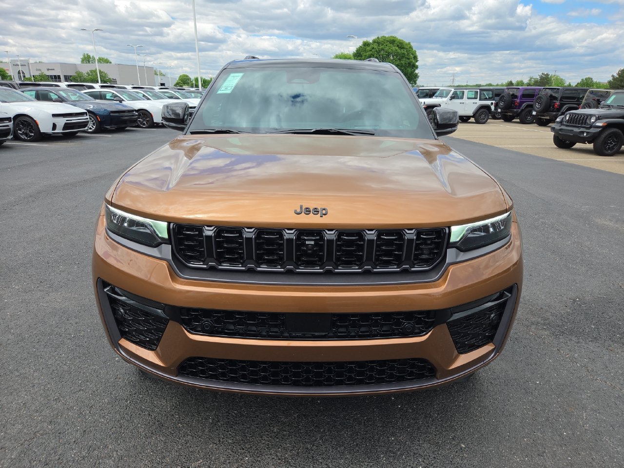 New 2026 Jeep Grand Cherokee L Summit w/ Obsidian Package AWD/4WD image 2