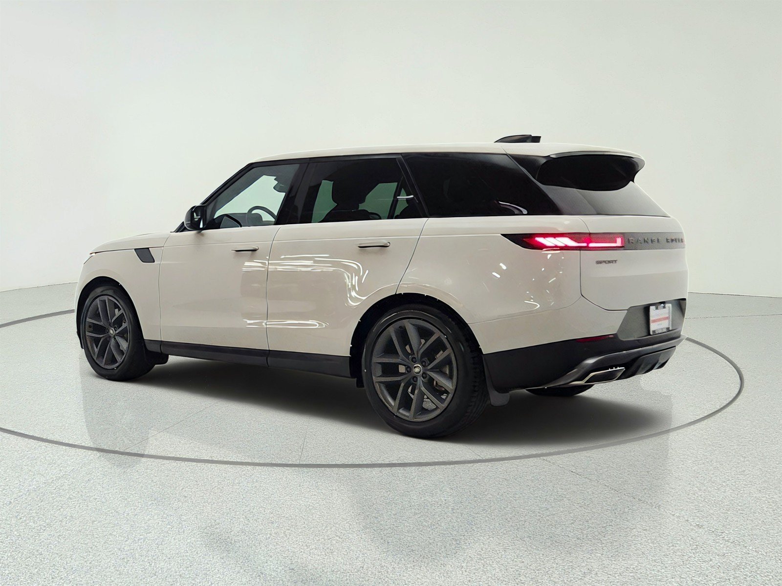 Used 2025 Land Rover Range Rover Sport SE AWD/4WD image 7