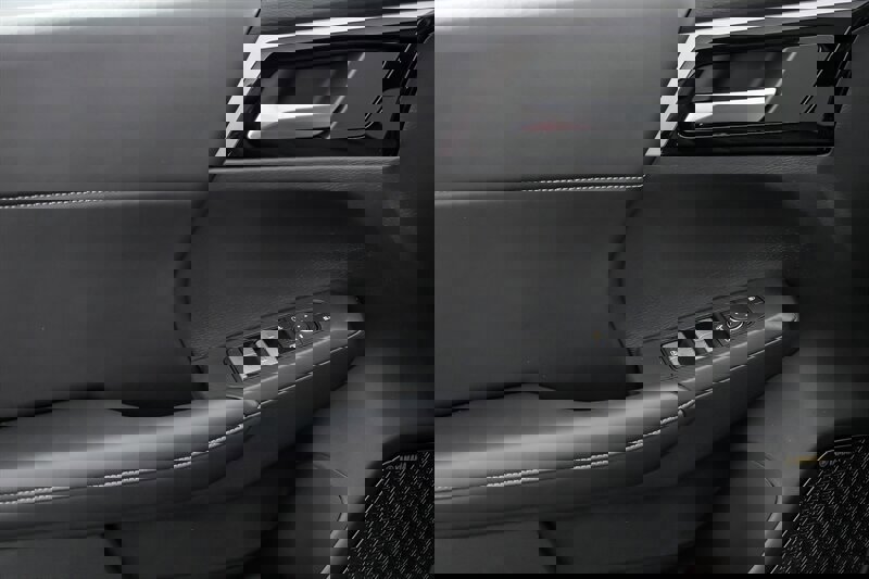 New 2025 Mitsubishi Outlander SE image 10