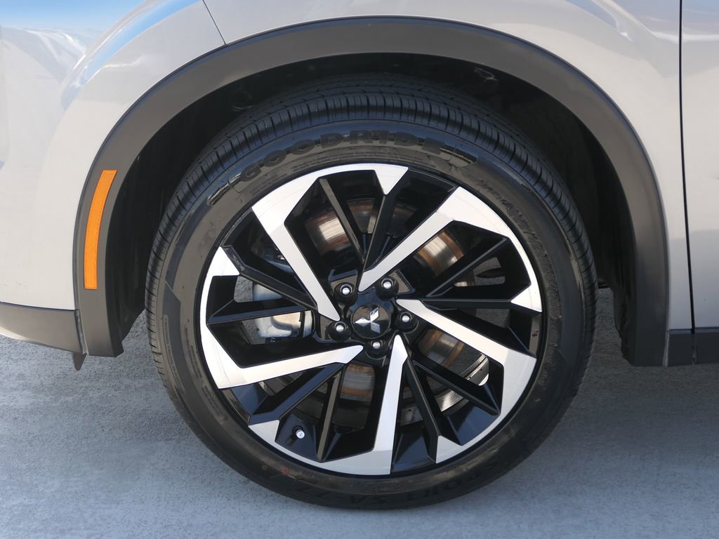 Used 2024 Mitsubishi Outlander SE AWD/4WD image 11