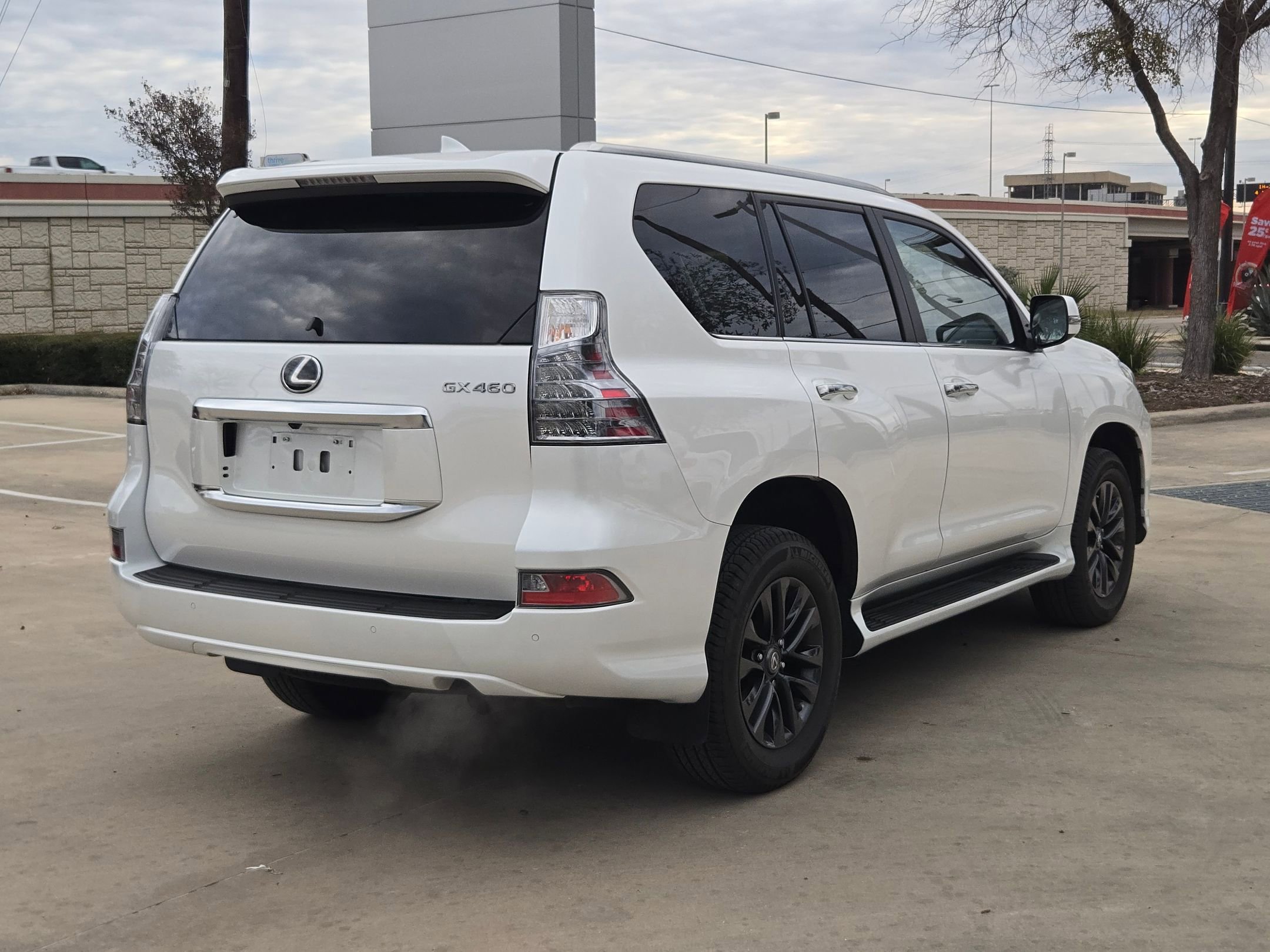 Used 2023 Lexus GX 460 Premium image 3