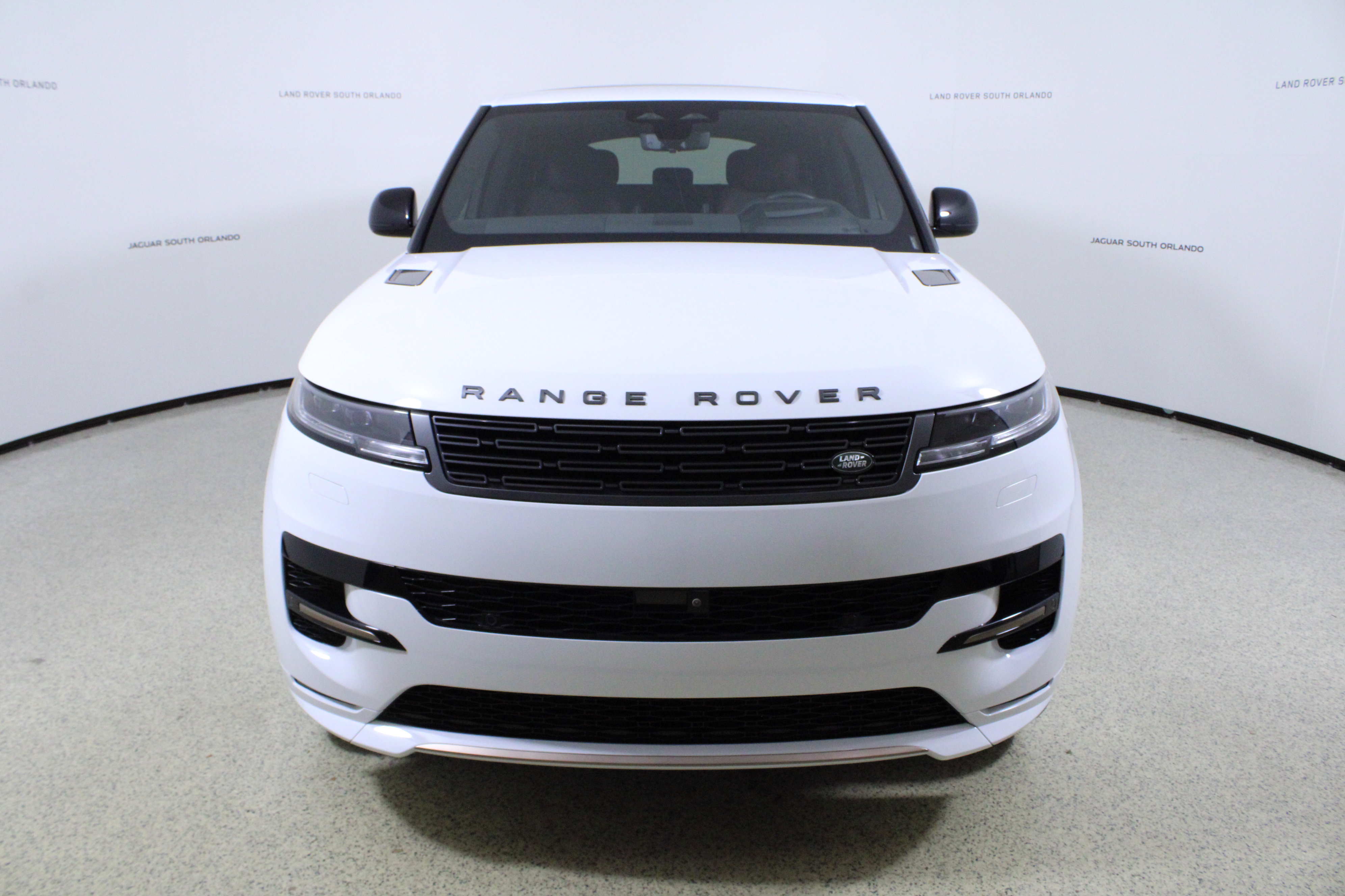 Used 2025 Land Rover Range Rover Sport Dynamic SE AWD/4WD image 2