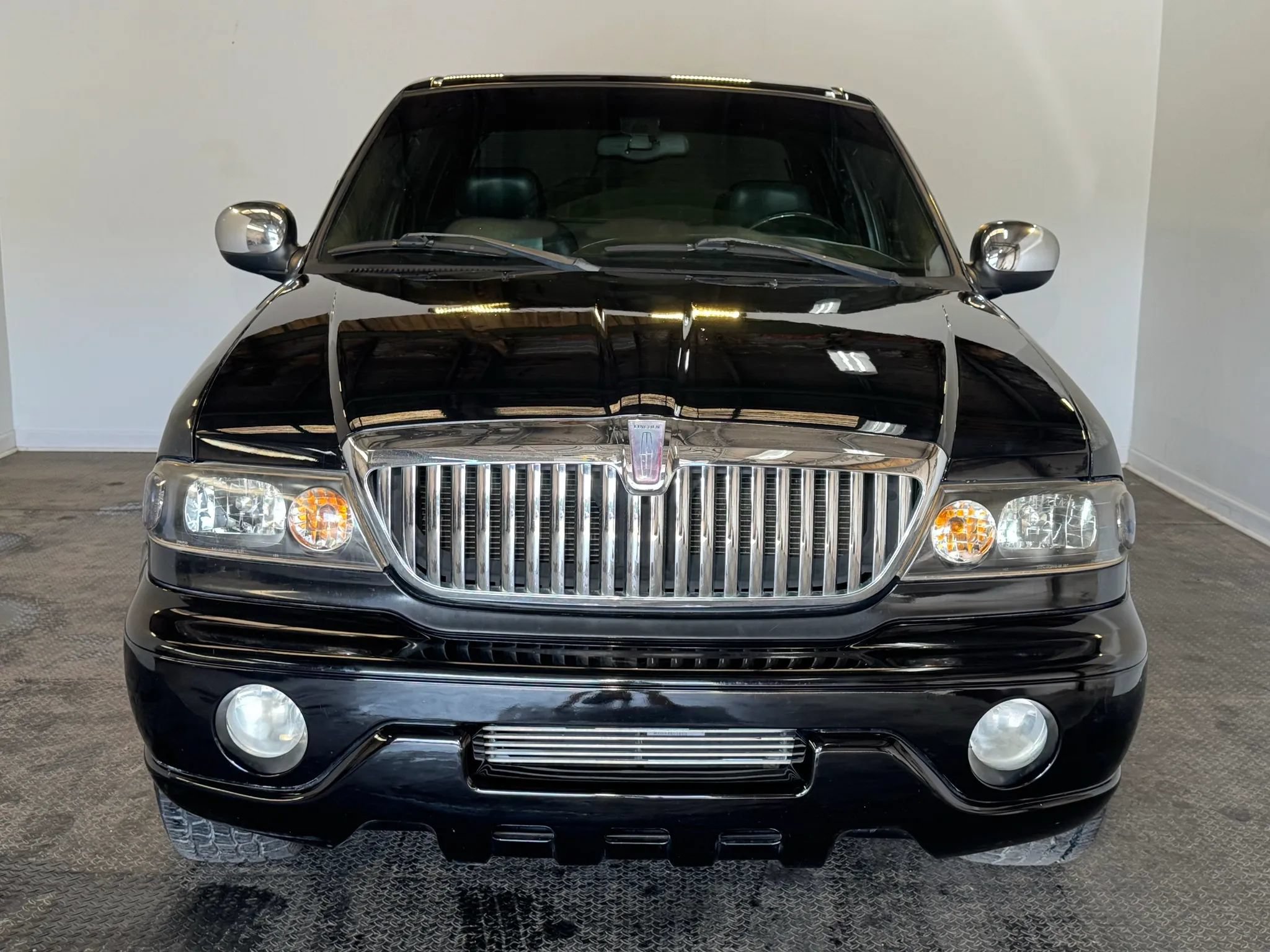 Used 2002 Lincoln Blackwood RWD image 2