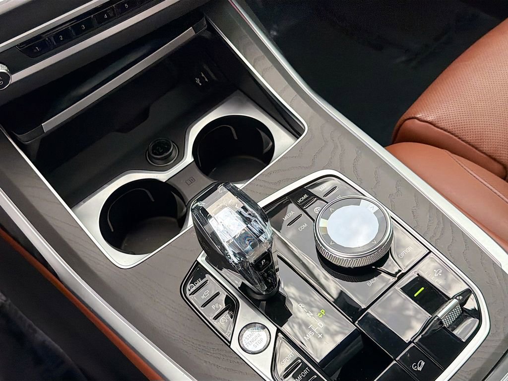 Used 2022 BMW X7 M50i w/ Executive Package image 30