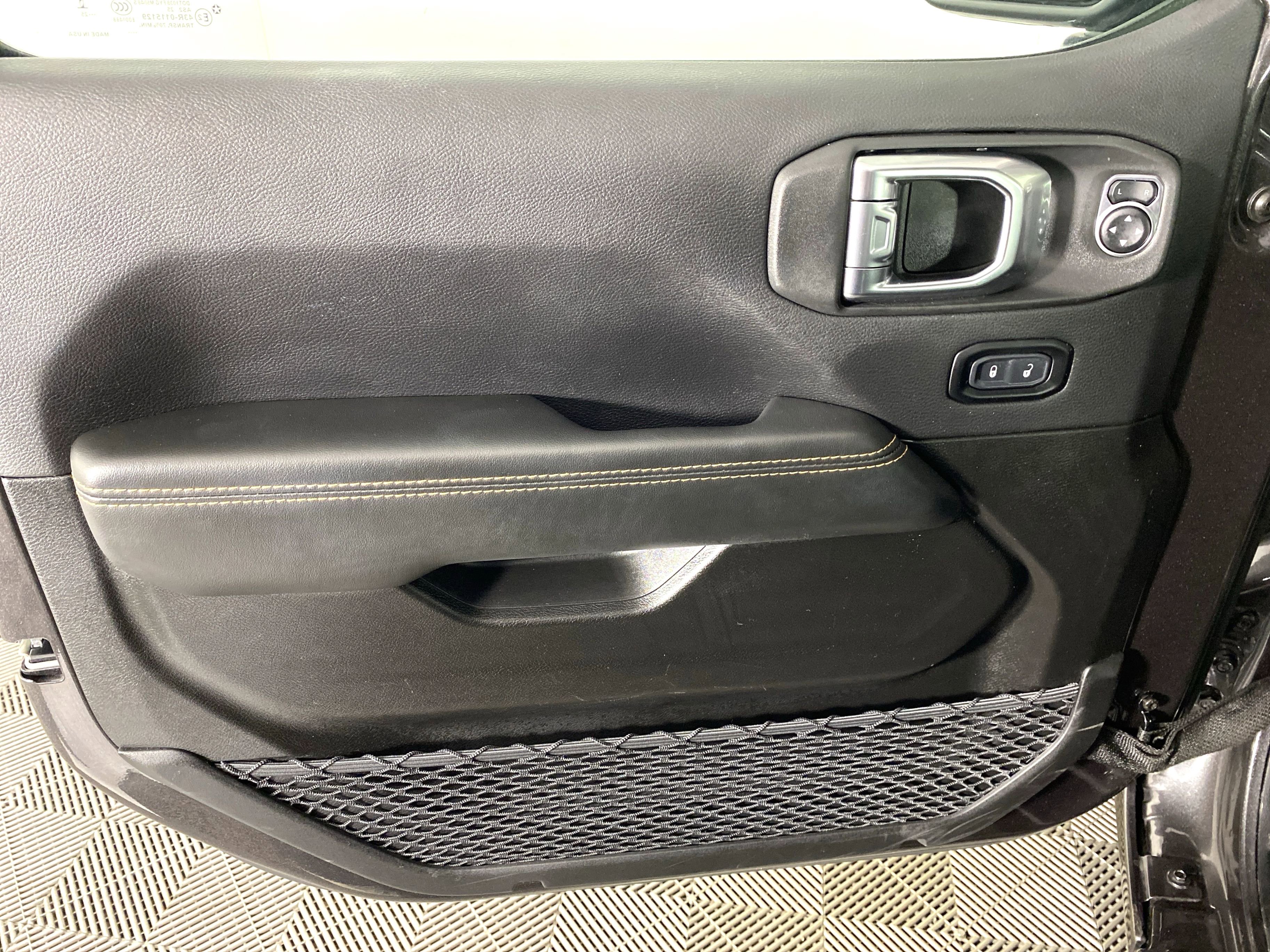 Used 2025 Jeep Wrangler Sahara w/ Safety Group image 13