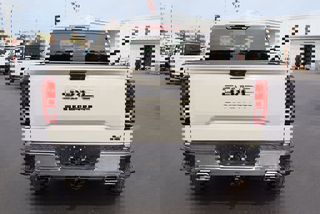 New 2026 GMC Sierra 1500 SLE image 5