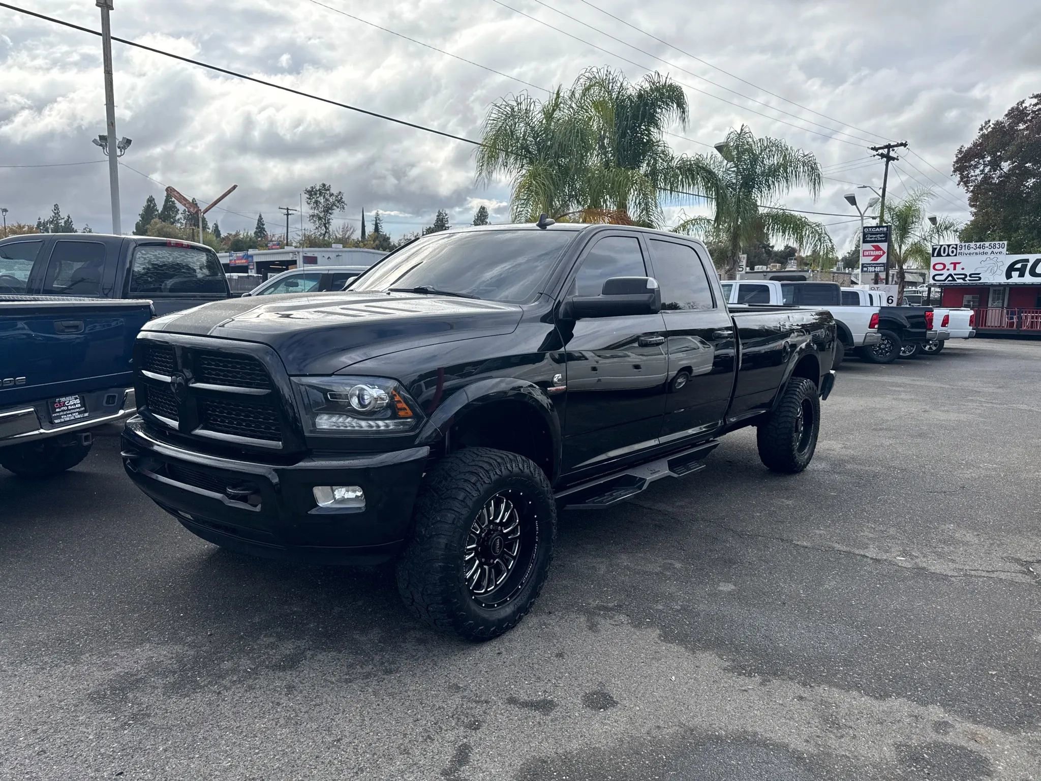 Used 2014 RAM 3500 Laramie w/ Black Appearance Group image 7