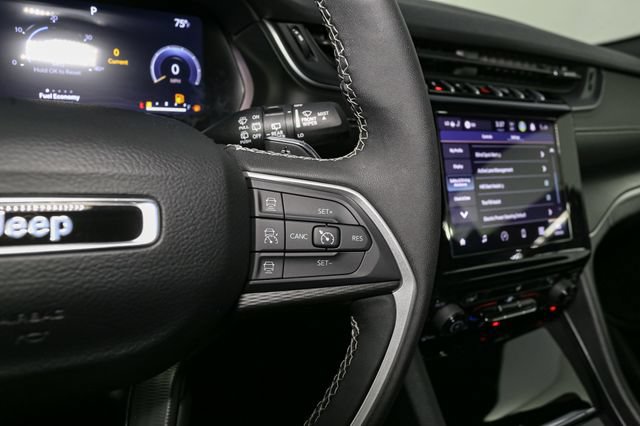 Used 2023 Jeep Grand Cherokee Altitude AWD/4WD image 33
