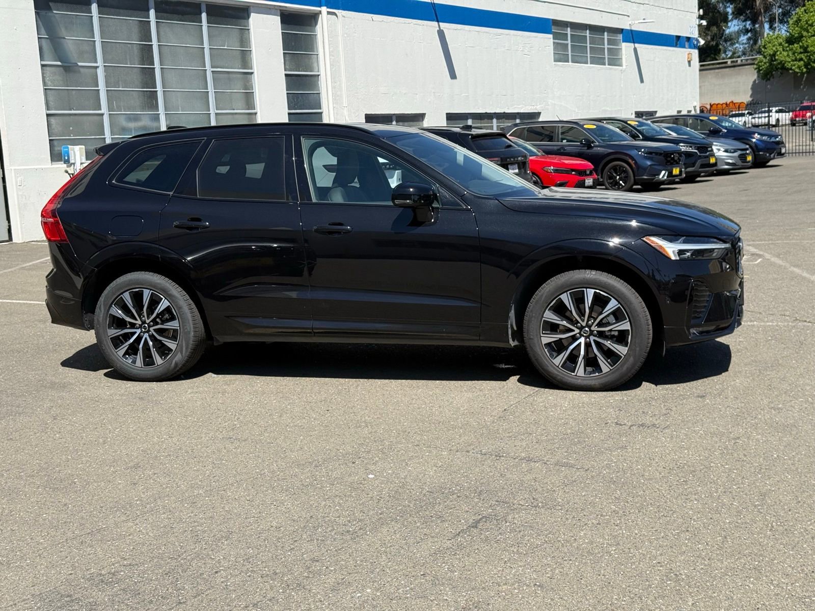 Used 2025 Volvo XC60 B5 Plus image 6